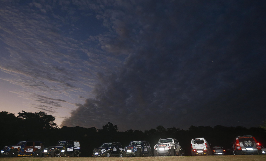 O governador Carlos Massa Ratinho Junior participou nesta quarta-feira (17) da largada oficial do 27º Rally Transparaná, uma das maiores competições off-road da América Latina, no Parque Nacional do Iguaçu, em Foz do Iguaçu.