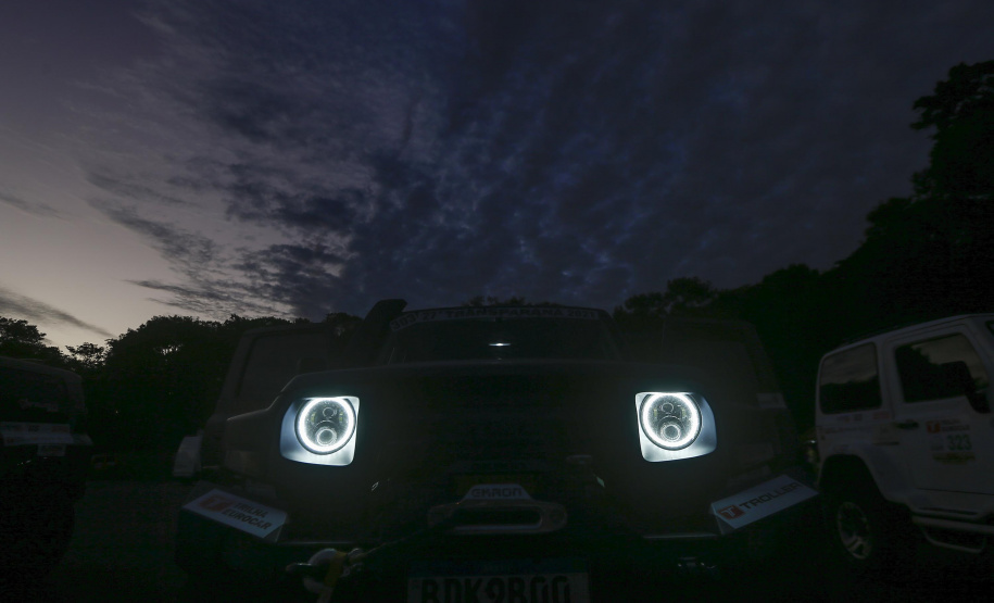 O governador Carlos Massa Ratinho Junior participou nesta quarta-feira (17) da largada oficial do 27º Rally Transparaná, uma das maiores competições off-road da América Latina, no Parque Nacional do Iguaçu, em Foz do Iguaçu.