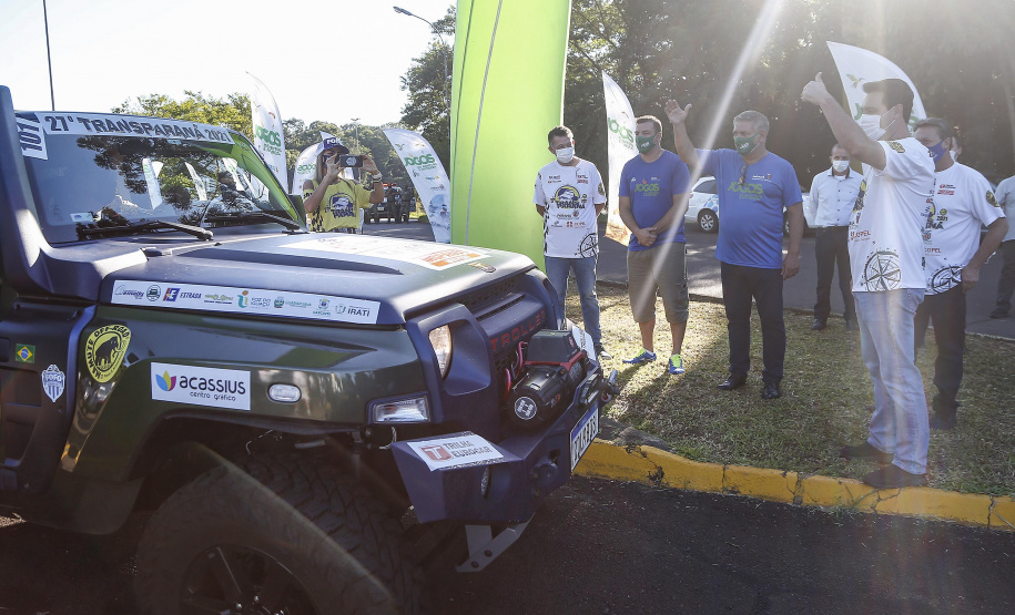 O governador Carlos Massa Ratinho Junior participou nesta quarta-feira (17) da largada oficial do 27º Rally Transparaná, uma das maiores competições off-road da América Latina, no Parque Nacional do Iguaçu, em Foz do Iguaçu.