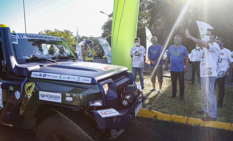 O governador Carlos Massa Ratinho Junior participou nesta quarta-feira (17) da largada oficial do 27º Rally Transparaná, uma das maiores competições off-road da América Latina, no Parque Nacional do Iguaçu, em Foz do Iguaçu.