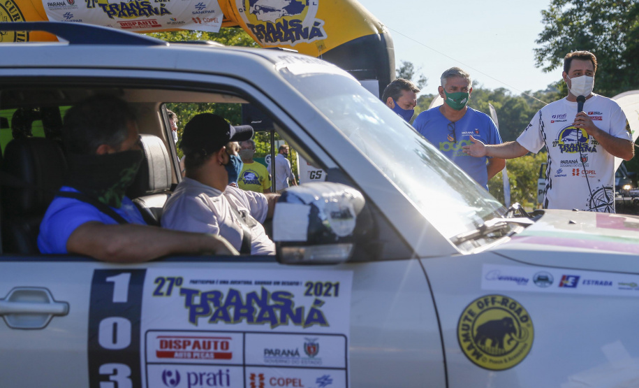 O governador Carlos Massa Ratinho Junior participou nesta quarta-feira (17) da largada oficial do 27º Rally Transparaná, uma das maiores competições off-road da América Latina, no Parque Nacional do Iguaçu, em Foz do Iguaçu.