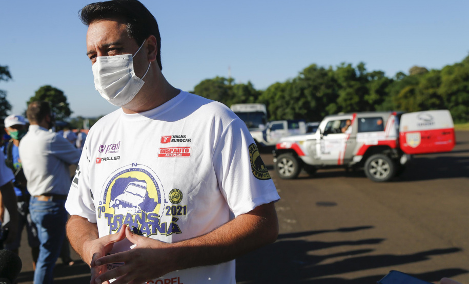 O governador Carlos Massa Ratinho Junior participou nesta quarta-feira (17) da largada oficial do 27º Rally Transparaná, uma das maiores competições off-road da América Latina, no Parque Nacional do Iguaçu, em Foz do Iguaçu.