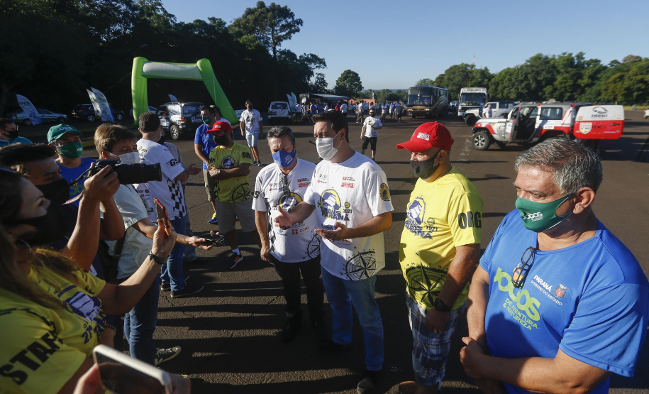 O governador Carlos Massa Ratinho Junior participou nesta quarta-feira (17) da largada oficial do 27º Rally Transparaná, uma das maiores competições off-road da América Latina, no Parque Nacional do Iguaçu, em Foz do Iguaçu.