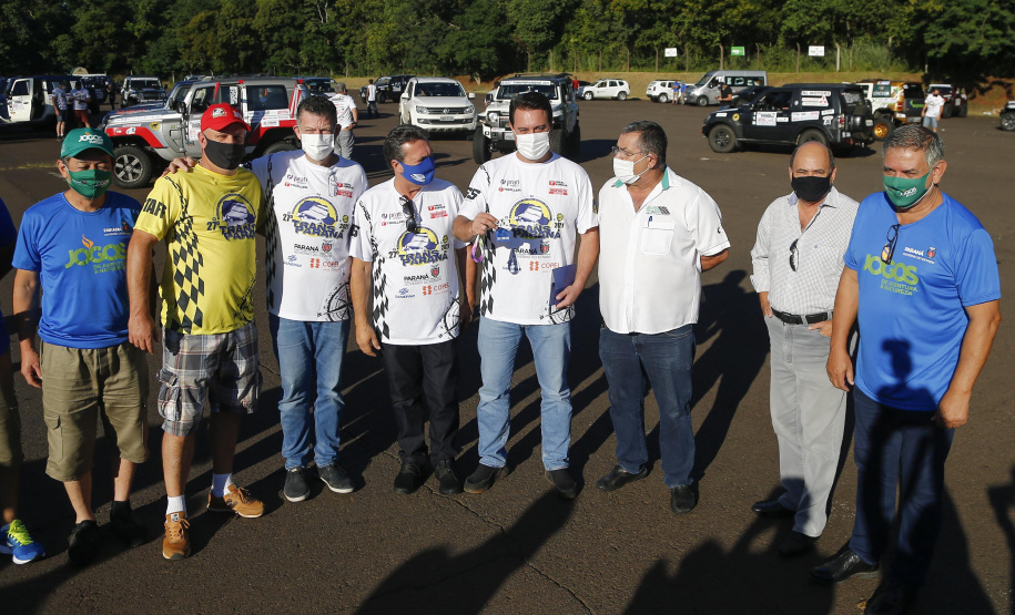 O governador Carlos Massa Ratinho Junior participou nesta quarta-feira (17) da largada oficial do 27º Rally Transparaná, uma das maiores competições off-road da América Latina, no Parque Nacional do Iguaçu, em Foz do Iguaçu.