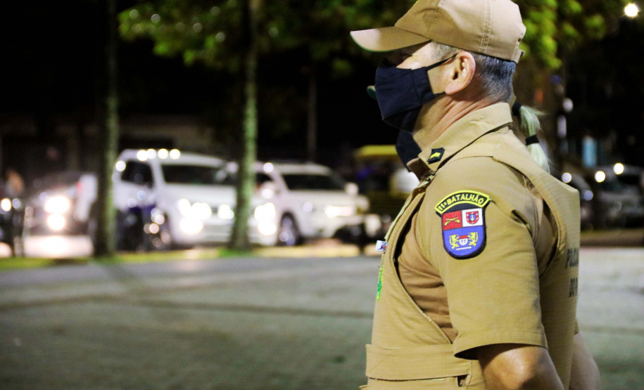 O balanço da Polícia Militar do Paraná sobre os cinco dias de Carnaval no Litoral aponta a redução dos principais crimes. O comparativo com o mesmo período do ano anterior indica que os roubos caíram 48,2% (de 29 foi para 15), os furtos reduziram 64,7% (de 153 casos para 54) e as ocorrências de perturbação do sossego diminuíram 18,7% (de 64 para 52). Foto:PMPR
