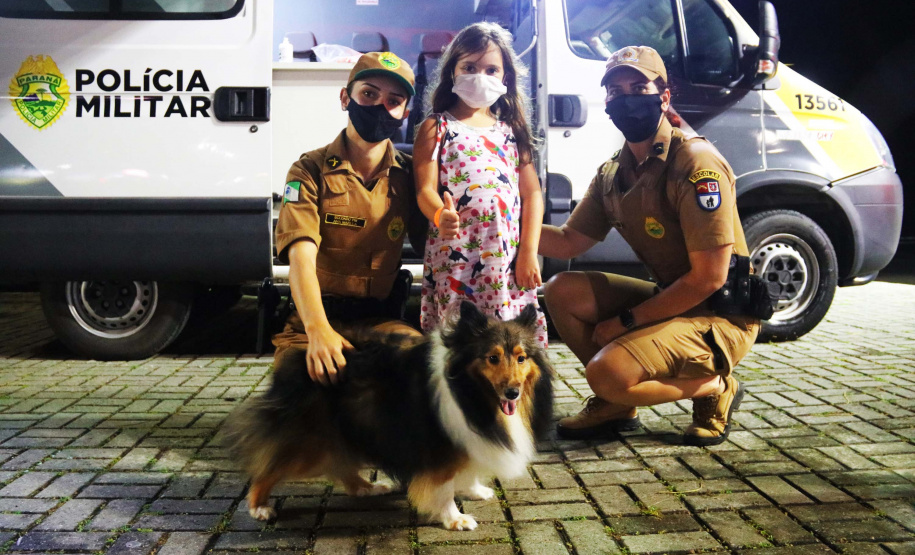 O balanço da Polícia Militar do Paraná sobre os cinco dias de Carnaval no Litoral aponta a redução dos principais crimes. O comparativo com o mesmo período do ano anterior indica que os roubos caíram 48,2% (de 29 foi para 15), os furtos reduziram 64,7% (de 153 casos para 54) e as ocorrências de perturbação do sossego diminuíram 18,7% (de 64 para 52). Foto:PMPR