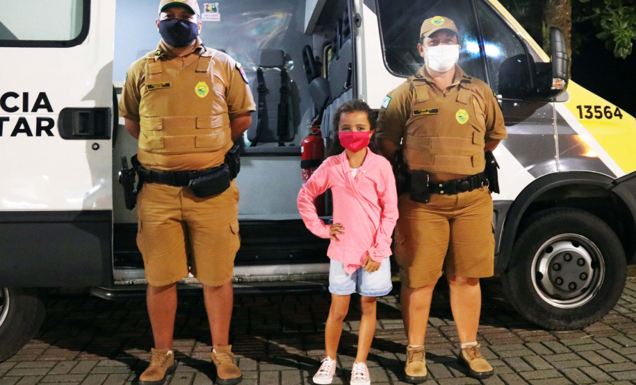 O balanço da Polícia Militar do Paraná sobre os cinco dias de Carnaval no Litoral aponta a redução dos principais crimes. O comparativo com o mesmo período do ano anterior indica que os roubos caíram 48,2% (de 29 foi para 15), os furtos reduziram 64,7% (de 153 casos para 54) e as ocorrências de perturbação do sossego diminuíram 18,7% (de 64 para 52). Foto:PMPR