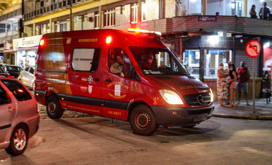 O balanço da Polícia Militar do Paraná sobre os cinco dias de Carnaval no Litoral aponta a redução dos principais crimes. O comparativo com o mesmo período do ano anterior indica que os roubos caíram 48,2% (de 29 foi para 15), os furtos reduziram 64,7% (de 153 casos para 54) e as ocorrências de perturbação do sossego diminuíram 18,7% (de 64 para 52). Foto:PMPR