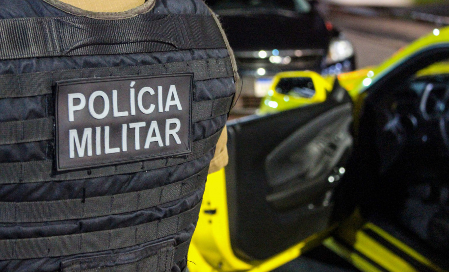 O balanço da Polícia Militar do Paraná sobre os cinco dias de Carnaval no Litoral aponta a redução dos principais crimes. O comparativo com o mesmo período do ano anterior indica que os roubos caíram 48,2% (de 29 foi para 15), os furtos reduziram 64,7% (de 153 casos para 54) e as ocorrências de perturbação do sossego diminuíram 18,7% (de 64 para 52). Foto:PMPR