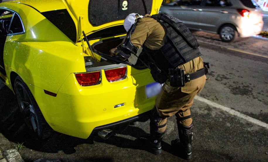 O balanço da Polícia Militar do Paraná sobre os cinco dias de Carnaval no Litoral aponta a redução dos principais crimes. O comparativo com o mesmo período do ano anterior indica que os roubos caíram 48,2% (de 29 foi para 15), os furtos reduziram 64,7% (de 153 casos para 54) e as ocorrências de perturbação do sossego diminuíram 18,7% (de 64 para 52). Foto:PMPR