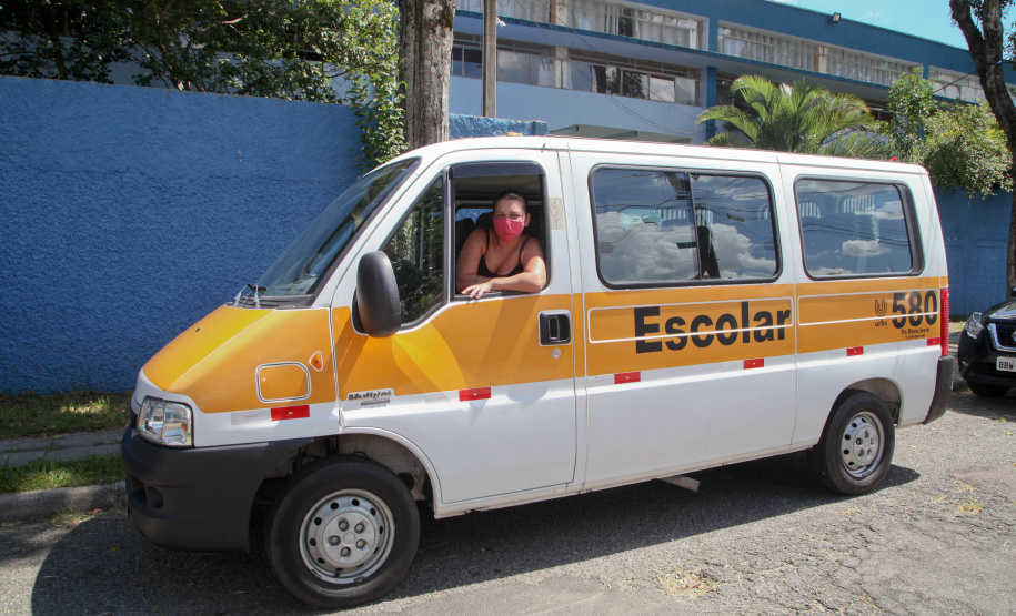 Fomento Paraná Governo do Paraná Através da Fomento Paraná Libera Recursos para Transportes Escolares. Greicy Kelly Ferreira tem uma van escolar e presta serviço para pais e alunos da rede estadual e municipal em Curitiba. - Curitiba, 17/02/2021 - Foto: Ari Dias/AEN