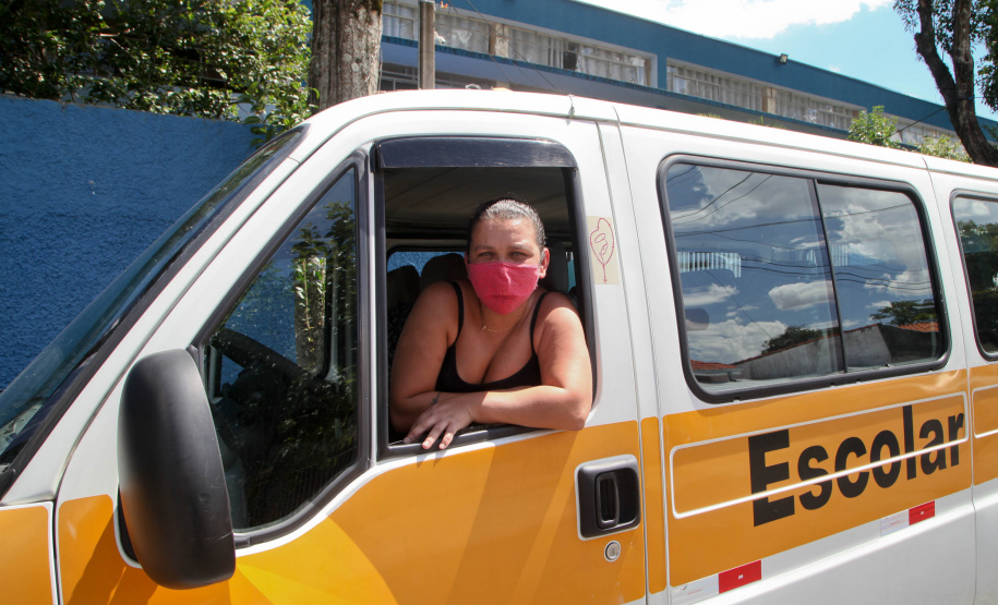 Fomento Paraná Governo do Paraná Através da Fomento Paraná Libera Recursos para Transportes Escolares. Greicy Kelly Ferreira tem uma van escolar e presta serviço para pais e alunos da rede estadual e municipal em Curitiba. - Curitiba, 17/02/2021 - Foto: Ari Dias/AEN