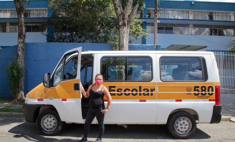 Fomento Paraná Governo do Paraná Através da Fomento Paraná Libera Recursos para Transportes Escolares. Greicy Kelly Ferreira tem uma van escolar e presta serviço para pais e alunos da rede estadual e municipal em Curitiba. - Curitiba, 17/02/2021 - Foto: Ari Dias/AEN