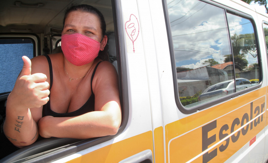 Fomento Paraná Governo do Paraná Através da Fomento Paraná Libera Recursos para Transportes Escolares. Greicy Kelly Ferreira tem uma van escolar e presta serviço para pais e alunos da rede estadual e municipal em Curitiba. - Curitiba, 17/02/2021 - Foto: Ari Dias/AEN