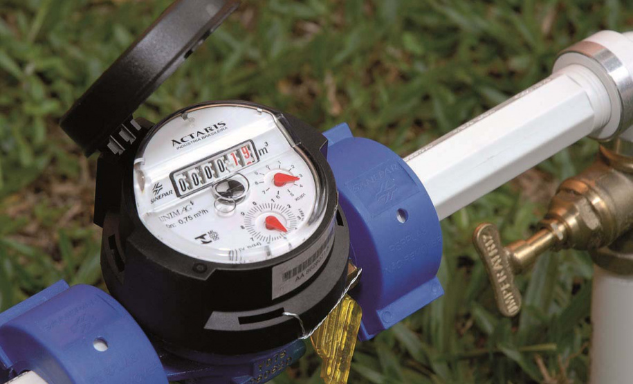 A Sanepar alerta que fraudes e irregularidades em ligações de água podem gerar prisão e multa. As fraudes nas ligações e hidrômetros são consideradas crime de furto qualificado, passível de penalidade.  -  Foto: Sanepar