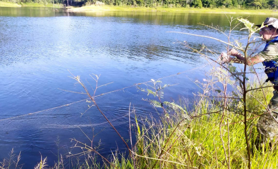 O Instituto Água e Terra (IAT) finaliza os trâmites legais para a doação de um barco e um motor de popa ao 3º Pelotão da 4ª Companhia do Batalhão de Polícia Ambiental ? Força Verde (BPAmb).   -  Foto: Divulgação SEDEST/IAT