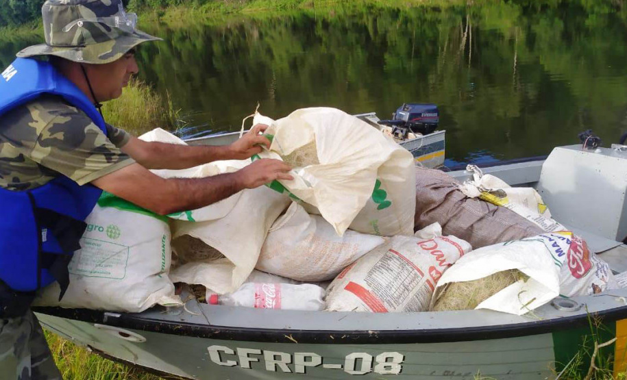 O Instituto Água e Terra (IAT) finaliza os trâmites legais para a doação de um barco e um motor de popa ao 3º Pelotão da 4ª Companhia do Batalhão de Polícia Ambiental ? Força Verde (BPAmb).   -  Foto: Divulgação SEDEST/IAT