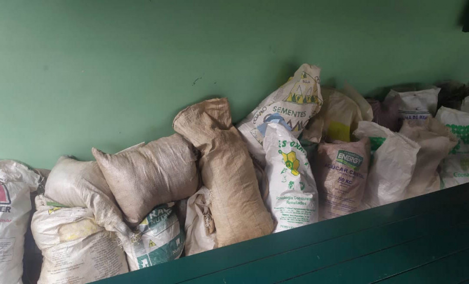 O Instituto Água e Terra (IAT) finaliza os trâmites legais para a doação de um barco e um motor de popa ao 3º Pelotão da 4ª Companhia do Batalhão de Polícia Ambiental ? Força Verde (BPAmb).   -  Foto: Divulgação SEDEST/IAT