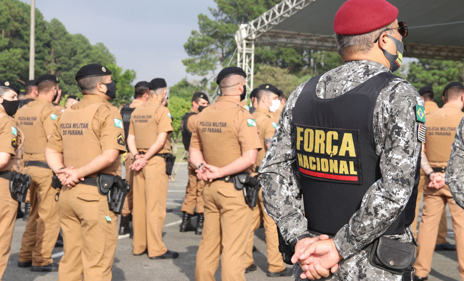 O ministro da Justiça e Segurança Pública, André Mendonça, esteve em São José dos Pinhais, na Região Metropolitana de Curitiba, para conhecer de perto algumas ações da Secretaria da Segurança Pública do Paraná na região. - Curitiba, 18/02/2021 - Foto: Divulgação SESP-PR