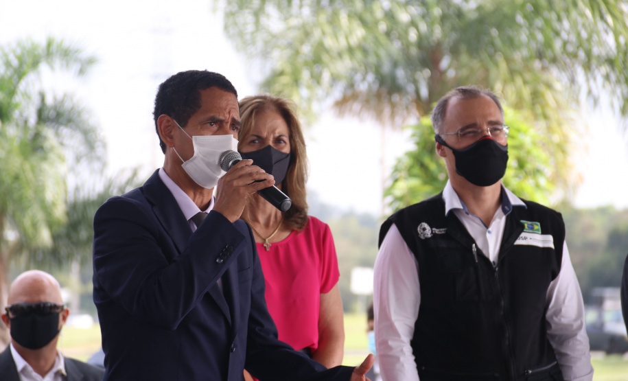 O ministro da Justiça e Segurança Pública, André Mendonça, esteve em São José dos Pinhais, na Região Metropolitana de Curitiba, para conhecer de perto algumas ações da Secretaria da Segurança Pública do Paraná na região. - Curitiba, 18/02/2021 - Foto: Divulgação SESP-PR