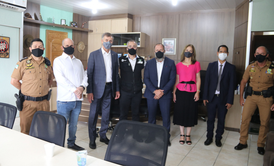 O ministro da Justiça e Segurança Pública, André Mendonça, esteve em São José dos Pinhais, na Região Metropolitana de Curitiba, para conhecer de perto algumas ações da Secretaria da Segurança Pública do Paraná na região. - Curitiba, 18/02/2021 - Foto: Divulgação SESP-PR