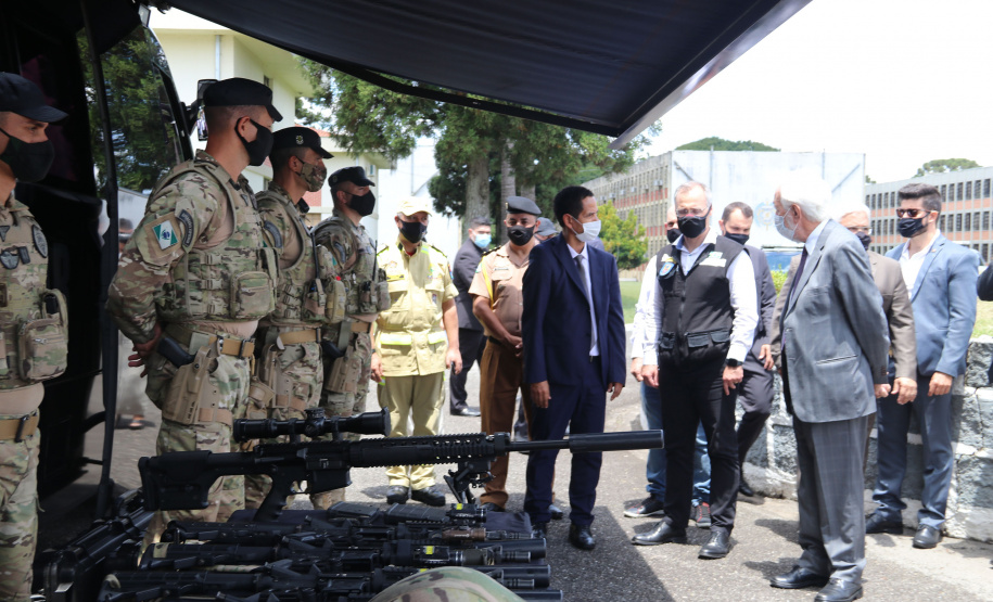 O ministro da Justiça e Segurança Pública, André Mendonça, esteve em São José dos Pinhais, na Região Metropolitana de Curitiba, para conhecer de perto algumas ações da Secretaria da Segurança Pública do Paraná na região. - Curitiba, 18/02/2021 - Foto: Divulgação SESP-PR