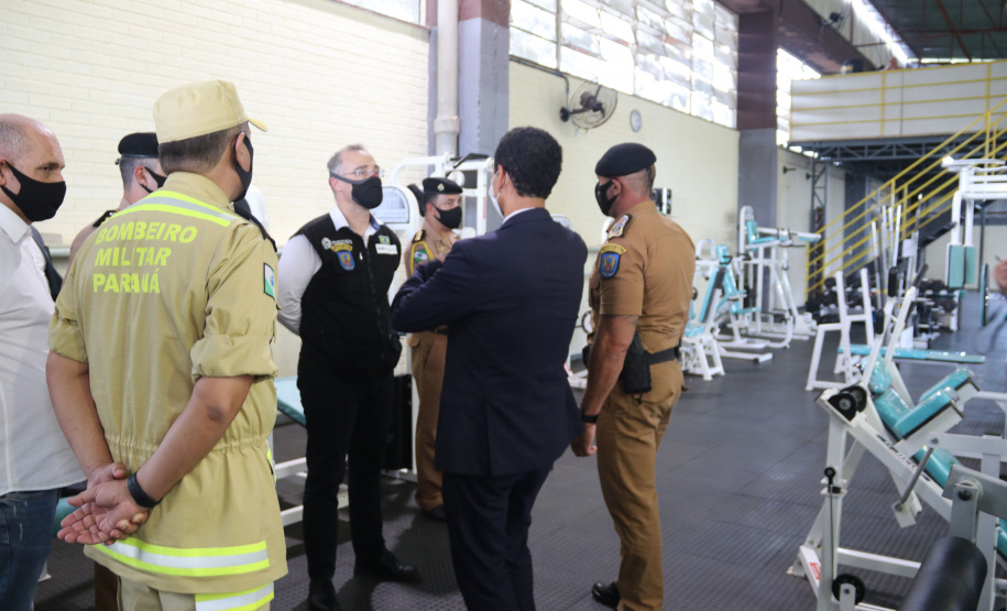O ministro da Justiça e Segurança Pública, André Mendonça, esteve em São José dos Pinhais, na Região Metropolitana de Curitiba, para conhecer de perto algumas ações da Secretaria da Segurança Pública do Paraná na região. - Curitiba, 18/02/2021 - Foto: Divulgação SESP-PR