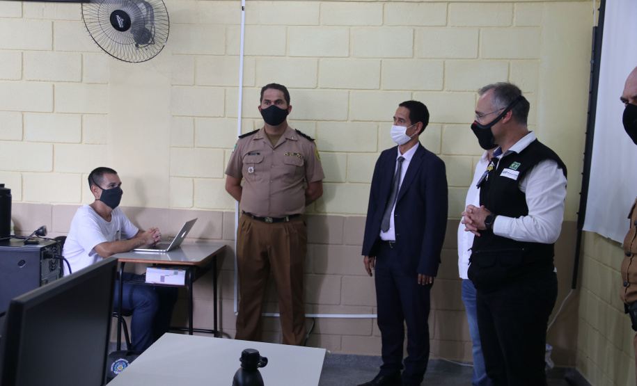 O ministro da Justiça e Segurança Pública, André Mendonça, esteve em São José dos Pinhais, na Região Metropolitana de Curitiba, para conhecer de perto algumas ações da Secretaria da Segurança Pública do Paraná na região. - Curitiba, 18/02/2021 - Foto: Divulgação SESP-PR