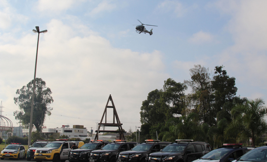 O ministro da Justiça e Segurança Pública, André Mendonça, esteve em São José dos Pinhais, na Região Metropolitana de Curitiba, para conhecer de perto algumas ações da Secretaria da Segurança Pública do Paraná na região. - Curitiba, 18/02/2021 - Foto: Divulgação SESP-PR