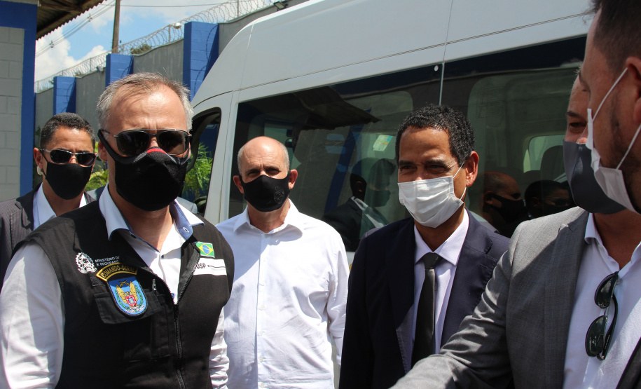 O ministro da Justiça e Segurança Pública, André Mendonça, esteve em São José dos Pinhais, na Região Metropolitana de Curitiba, para conhecer de perto algumas ações da Secretaria da Segurança Pública do Paraná na região. - Curitiba, 18/02/2021 - Foto: Divulgação SESP-PR