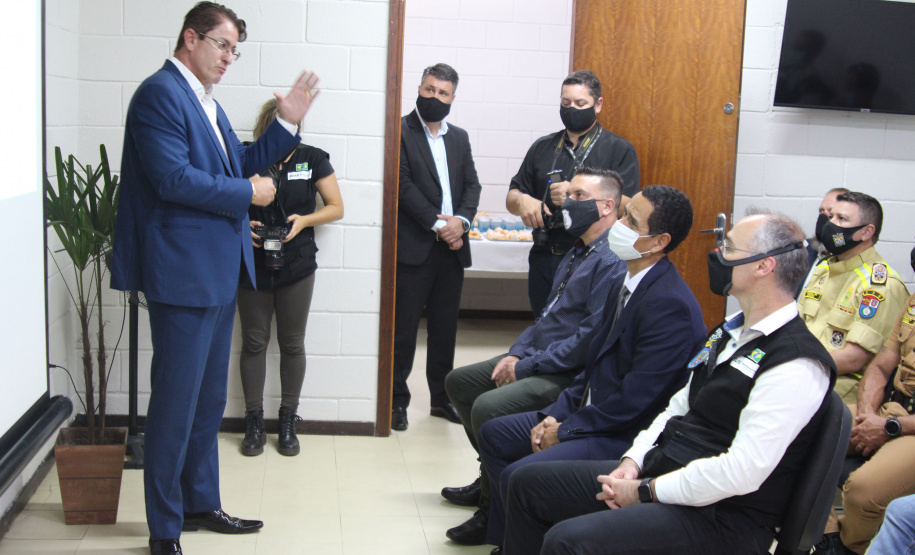 O ministro da Justiça e Segurança Pública, André Mendonça, esteve em São José dos Pinhais, na Região Metropolitana de Curitiba, para conhecer de perto algumas ações da Secretaria da Segurança Pública do Paraná na região. - Curitiba, 18/02/2021 - Foto: Divulgação SESP-PR