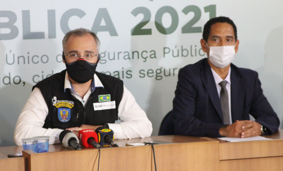 O ministro da Justiça e Segurança Pública, André Mendonça, esteve em São José dos Pinhais, na Região Metropolitana de Curitiba, para conhecer de perto algumas ações da Secretaria da Segurança Pública do Paraná na região. - Curitiba, 18/02/2021 - Foto: Divulgação SESP-PR