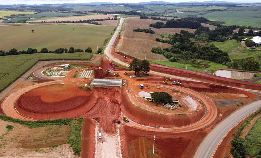 CASTRO - 11-02-2021 - OBRAS PARANÁ - OBRAS DO TREVO DE CESSO A CASTRO - FOTO: JONATHAN CAMPOS / AEN