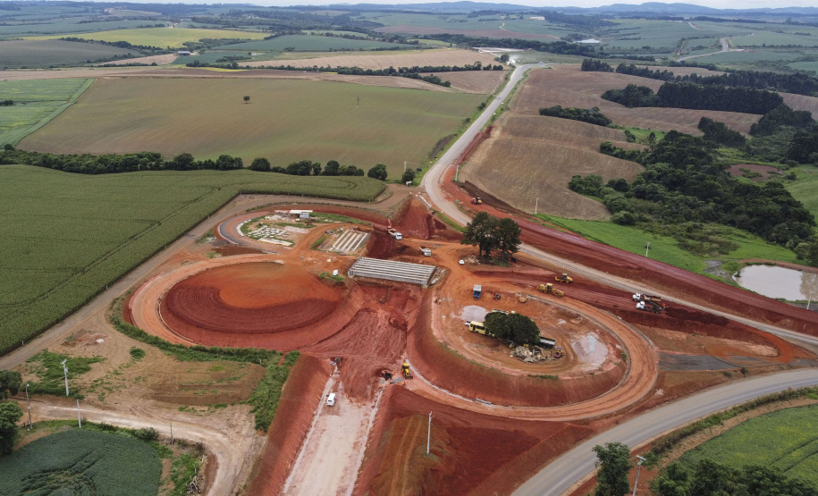 CASTRO - 11-02-2021 - OBRAS PARANÁ - OBRAS DO TREVO DE CESSO A CASTRO - FOTO: JONATHAN CAMPOS / AEN