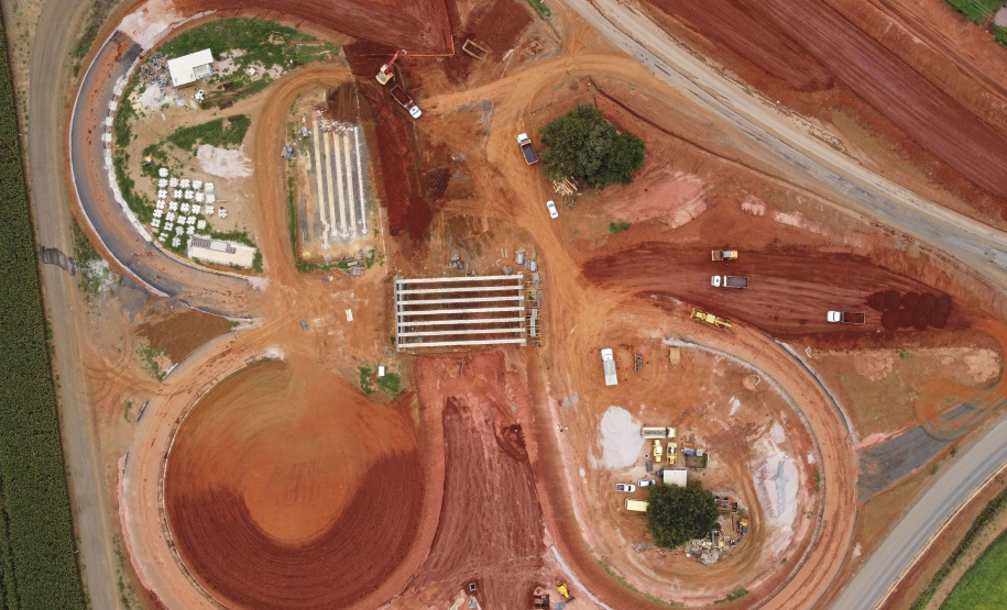 CASTRO - 11-02-2021 - OBRAS PARANÁ - OBRAS DO TREVO DE CESSO A CASTRO - FOTO: JONATHAN CAMPOS / AEN