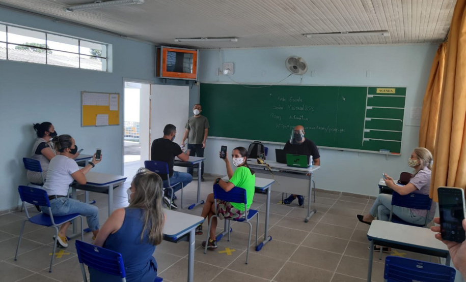 Colégios estaduais promovem treinamento e recebem insumos e melhorias  -  Foto: Divulgação SEED