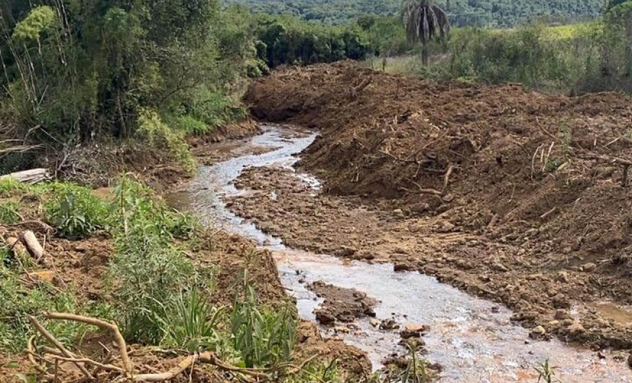 Fiscais do Escritório Regional de União da Vitória do Instituto Água e Terra (IAT) encontraram, nesta sexta-feira (19), diversas irregularidades ambientais em uma propriedade rural de General Carneiro, no extremo Sul do Paraná.  General Carneiro, 19/02/2021  -  Foto: Divulgação SEDEST/IAT