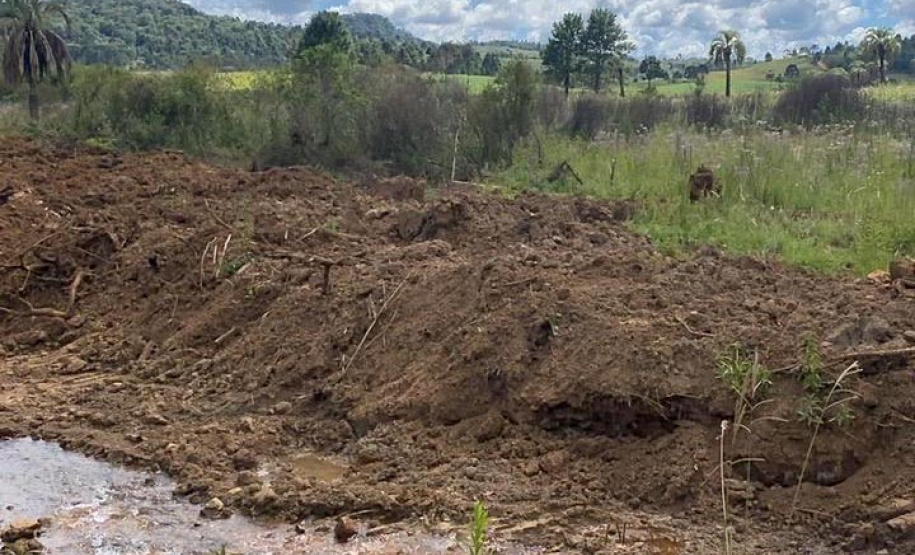 Fiscais do Escritório Regional de União da Vitória do Instituto Água e Terra (IAT) encontraram, nesta sexta-feira (19), diversas irregularidades ambientais em uma propriedade rural de General Carneiro, no extremo Sul do Paraná.  General Carneiro, 19/02/2021  -  Foto: Divulgação SEDEST/IAT