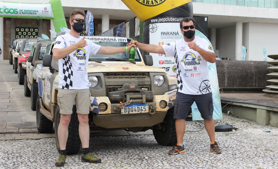 Os 110 veículos, com competidores de 13 estados, percorreram mais de mil quilômetros de estradas de terra e regiões rurais. A competição começou em Foz do Iguaçu, no dia 17 e terminou neste sábado (20) no Palácio Iguaçu, em Curitiba