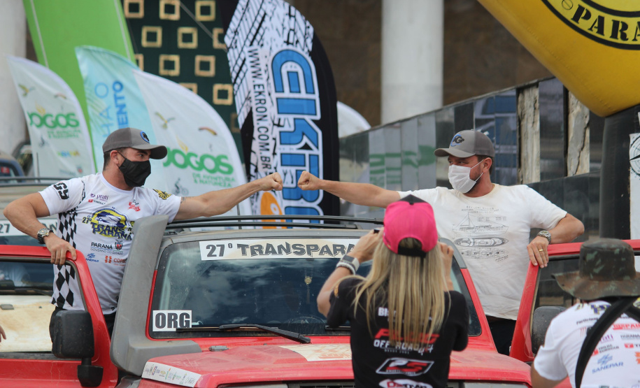 Os 110 veículos, com competidores de 13 estados, percorreram mais de mil quilômetros de estradas de terra e regiões rurais. A competição começou em Foz do Iguaçu, no dia 17 e terminou neste sábado (20) no Palácio Iguaçu, em Curitiba