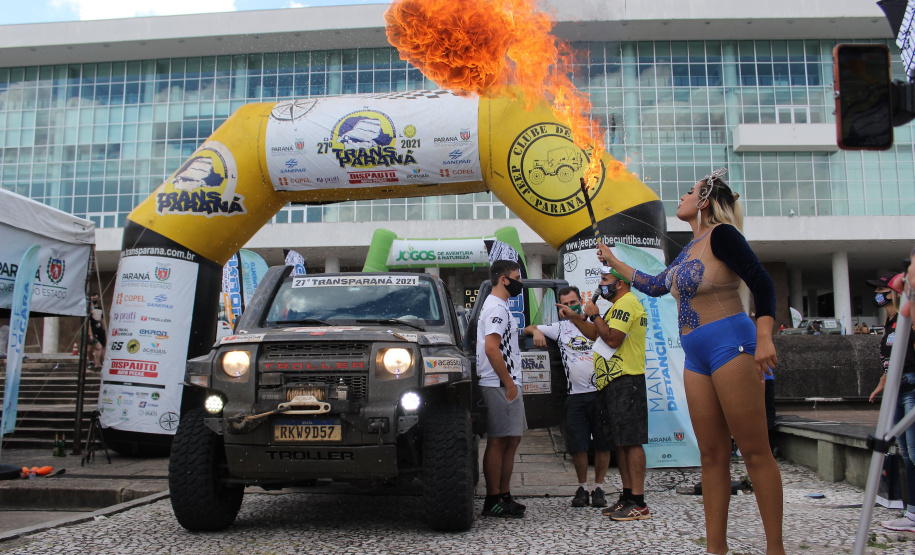 Os 110 veículos, com competidores de 13 estados, percorreram mais de mil quilômetros de estradas de terra e regiões rurais. A competição começou em Foz do Iguaçu, no dia 17 e terminou neste sábado (20) no Palácio Iguaçu, em Curitiba