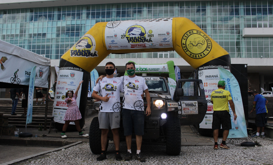 Os 110 veículos, com competidores de 13 estados, percorreram mais de mil quilômetros de estradas de terra e regiões rurais. A competição começou em Foz do Iguaçu, no dia 17 e terminou neste sábado (20) no Palácio Iguaçu, em Curitiba