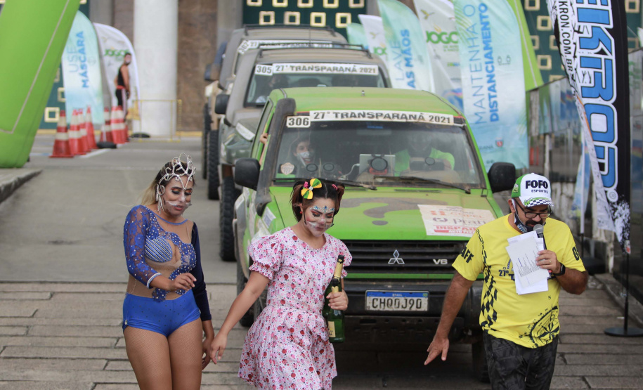 Chegada da 27ª edição do Rallye Transparaná, no Palácio Iguaçu, em Curitiba - Curitiba, 20/02/2021 - Foto: Alessandro Vieira/AEN