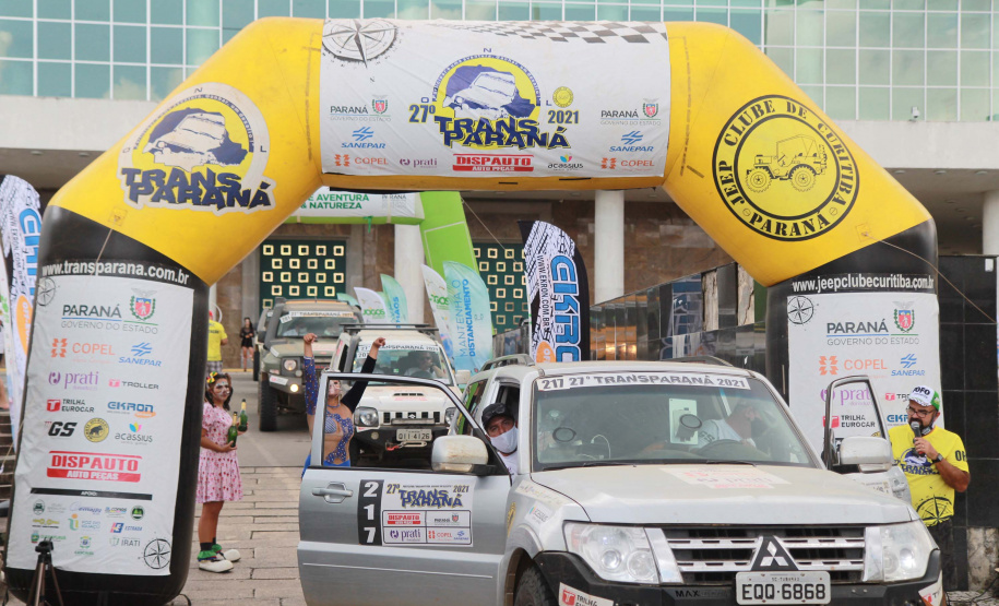 Chegada da 27ª edição do Rallye Transparaná, no Palácio Iguaçu, em Curitiba - Curitiba, 20/02/2021 - Foto: Alessandro Vieira/AEN