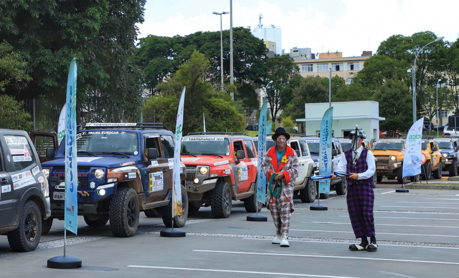 Chegada da 27ª edição do Rallye Transparaná, no Palácio Iguaçu, em Curitiba  -  Curitiba, 20/02/2021  -  Foto: José Fernando Ogura/AEN