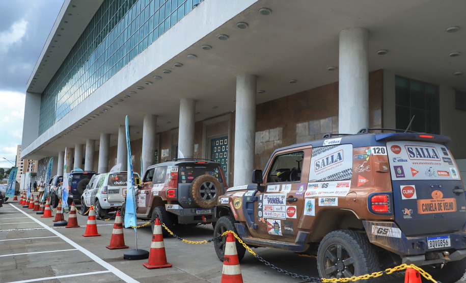 Chegada da 27ª edição do Rallye Transparaná, no Palácio Iguaçu, em Curitiba  -  Curitiba, 20/02/2021  -  Foto: José Fernando Ogura/AEN