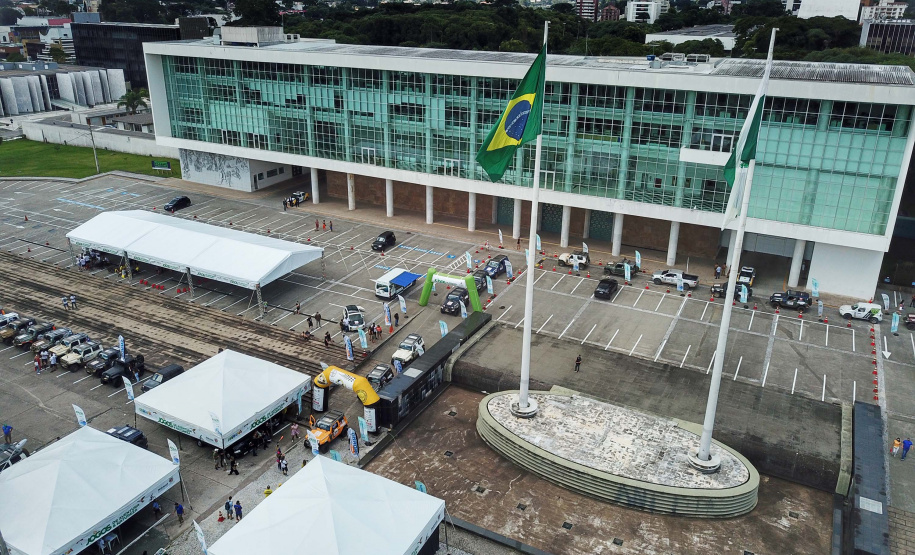 Chegada da 27ª edição do Rallye Transparaná, no Palácio Iguaçu, em Curitiba  -  Curitiba, 20/02/2021  -  Foto: José Fernando Ogura/AEN