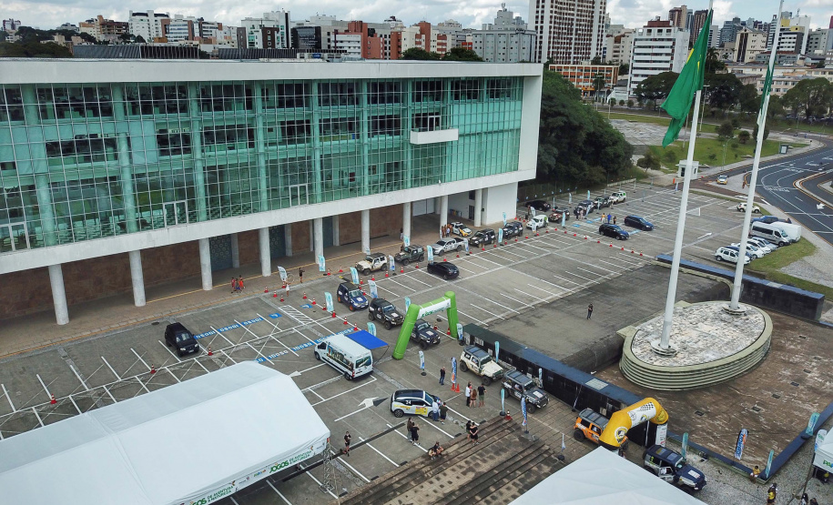 Chegada da 27ª edição do Rallye Transparaná, no Palácio Iguaçu, em Curitiba  -  Curitiba, 20/02/2021  -  Foto: José Fernando Ogura/AEN