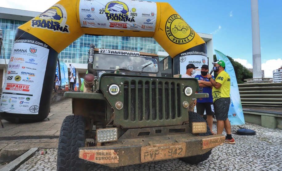 Chegada da 27ª edição do Rallye Transparaná, no Palácio Iguaçu, em Curitiba  -  Curitiba, 20/02/2021  -  Foto: José Fernando Ogura/AEN