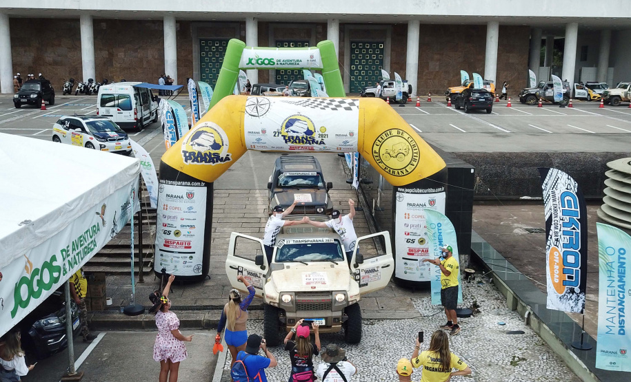 Chegada da 27ª edição do Rallye Transparaná, no Palácio Iguaçu, em Curitiba  -  Curitiba, 20/02/2021  -  Foto: José Fernando Ogura/AEN
